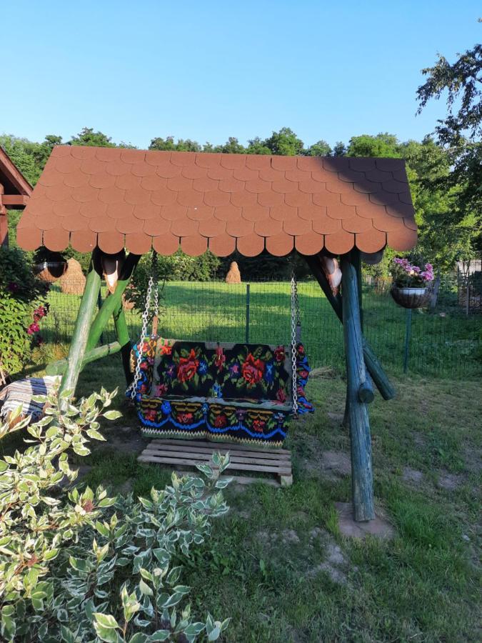 Вилла Casa Bunicilor Ciprian Porumbescu Экстерьер фото