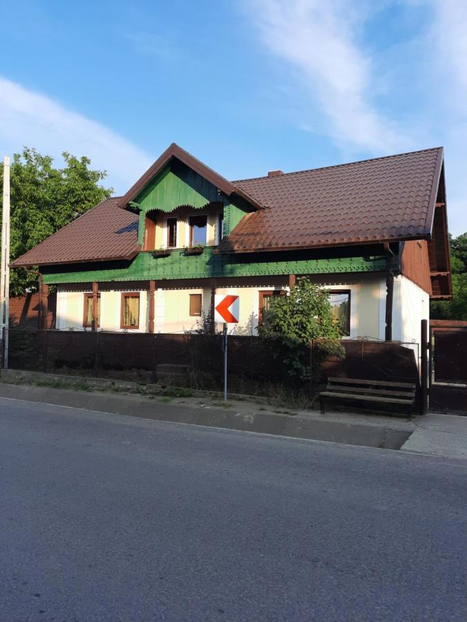 Вилла Casa Bunicilor Ciprian Porumbescu Экстерьер фото